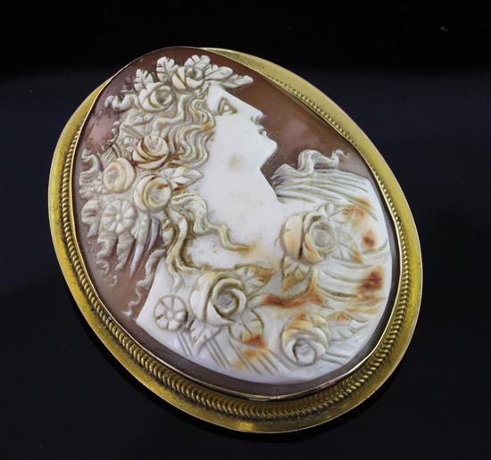 A late Victorian 9ct gold mounted cameo brooch, 2.5in.